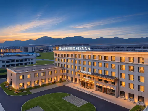 Vienna International Hotel (Bole Sayram Lake New Tourist Center) - เปิดใหม่