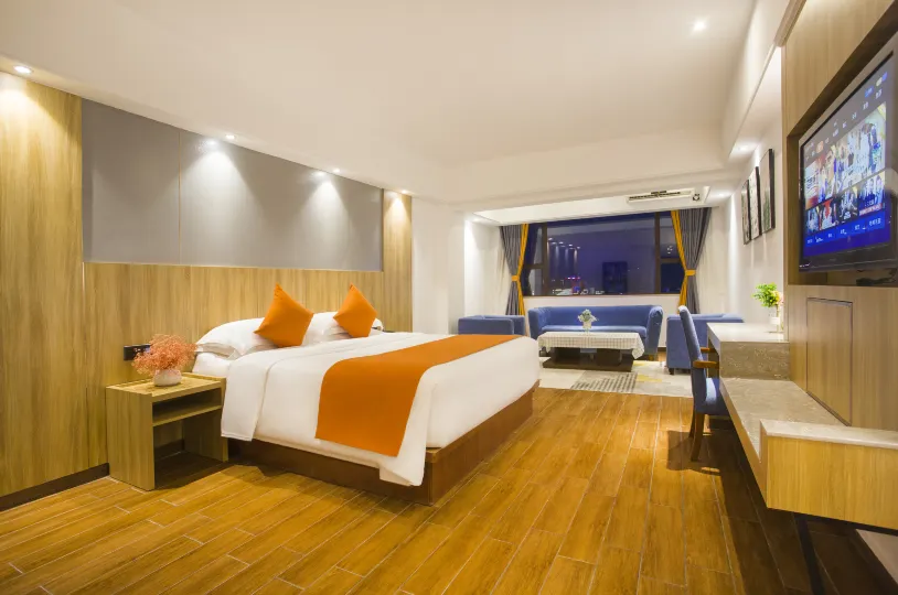 Longquan Hotel (Haikou Qilou Old Street Branch Youyi Commercial Plaza Branch)