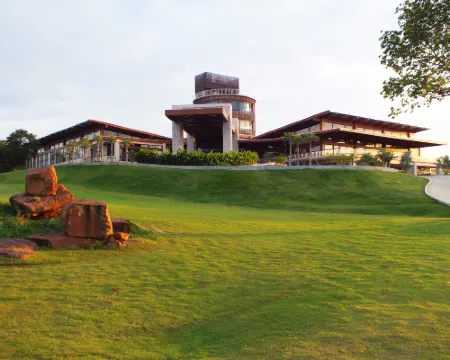 เมาน์เท่นครีก กอล์ฟ รีสอร์ท แอนด์ เรสซิเดนซ์ โรงแรมในอำเภอ สีคิ้ว