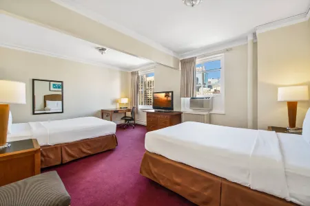 Travelodge by Wyndham Downtown Chicago Отели рядом с достопримечательностью «Лури Гарден»