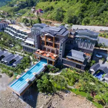 Lushui Denggeng Hot Spring Banshan Hotel