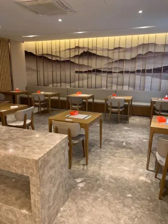 Elan Hotel (Bozhou Lixin colorful world store) Отели в г. Лисинь