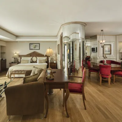Holiday Inn ISTANBUL - OLD CITY by IHG โรงแรมใกล้สถานีรถไฟใต้ดิน Aksaray