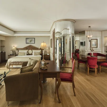 Holiday Inn ISTANBUL - OLD CITY by IHG Отели рядом с достопримечательностью «Аксарай»