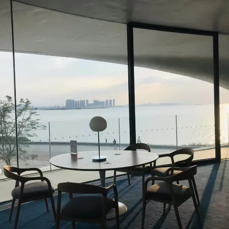 Haikou Bund Apartment (Yundong Library Qilou Old Street Branch)