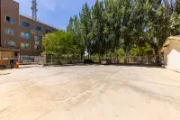 Dunhuang Xingzi Hotel (Shazhou Night Market) - parking