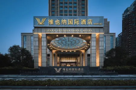 Daye Vienna International Hotel (Huangshi Daye Center High-speed Railway Station)