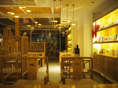 Guilin Half-Leisure Hotel Отели рядом с достопримечательностью «Maozhou Island, Daxu Ancient Town»