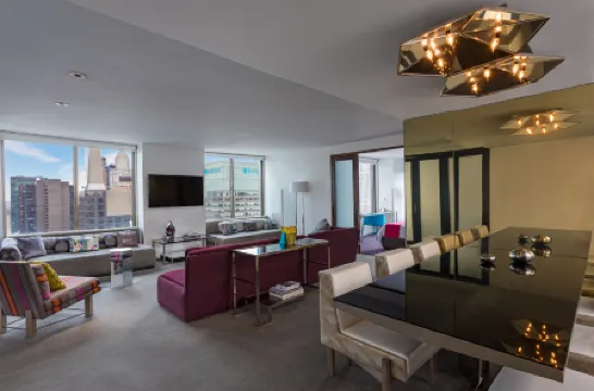 ดับเบิ้ลยู นิวยอร์ก - ไทม์สแควร์