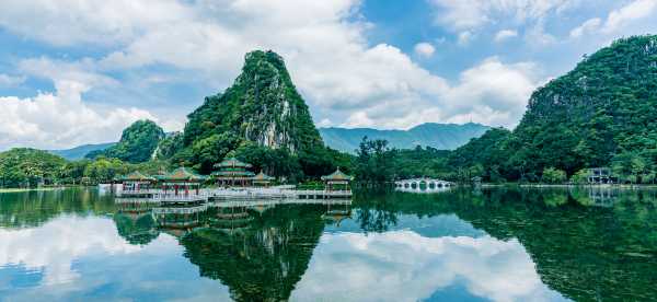 Zhaoqing Hotels with Airport pickup service