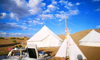 Dunhuang characteristic starry sky desert tent camping