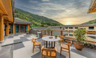 Floral Luxury Tea House (Nanjing Tulou)