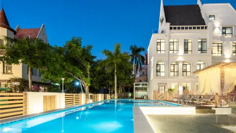 Pineapple Honey Resort B&B (Beihai Yintan Branch) in Beihai