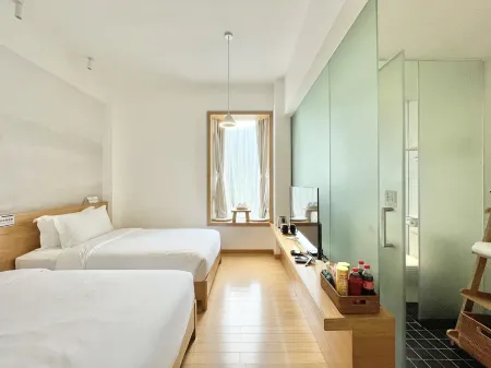 Puyi AUSOTEL WOW Hotel (Yingxi Corridor of Mountain Peaks) Отели рядом с достопримечательностью «The Fenglin (Rock Forest) Jiuchongtian (“Ninth Heaven”) Scenic Area»