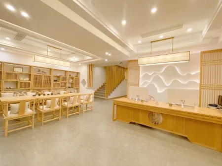 MINGYUEYAJU HOTEL Отели рядом со станцией Kaiyang Railway Station