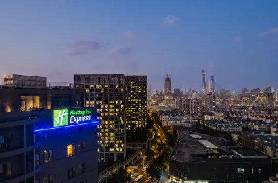 ฮอลิเดย์ อินน์ เอ็กซ์เพรส เซี่ยงไฮ้ เอ็กซ์โป เซ็นเตอร์ บาย IHG โรงแรมใกล้พิพิธภัณฑ์นิทรรศการนานาชาติเซี่ยงไฮ้