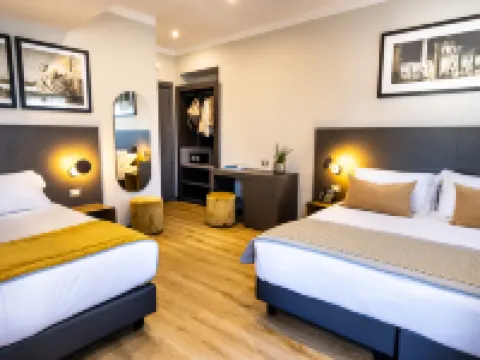 โรงแรมครอสส์ โรงแรมในโรม