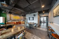 Qixili Hotel (Nanning Pingxi Night Market Pavilion Wharf)