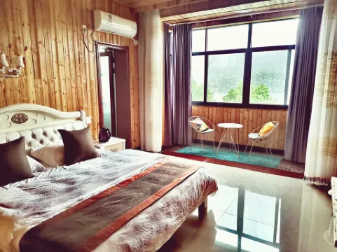 Tonglu Lakeside Mountain Lodge