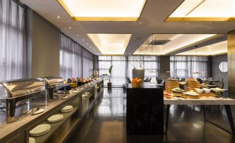 Holz Hotel (Shenyang International Exhibition Center New South Railway Station)