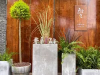 Wuta Xinshe (Hangzhou West Lake) Hotels near Hupao Spring