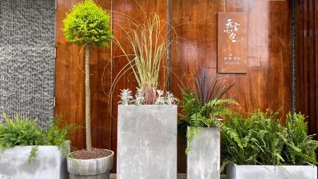 Wuta Xinshe (Hangzhou West Lake)