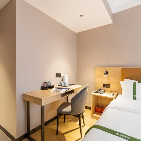 GreenTree Inn Express Hotel (Dongying Lijin Ginza Mall)