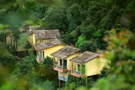YASHAN TOURISM RESORT - Jiucheng Mountain Villa Hotel Отели рядом с достопримечательностью «Yashan Forest Farm»