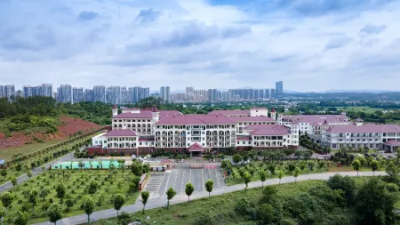 Xinfeng Xiangfu Living & Residence Отели рядом с достопримечательностью «Chenyi Square»