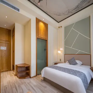 Beverly Boutique Hotel (Julonghu Oufenghua Street Shop)