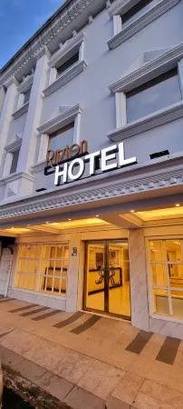 Ritzton Hotel