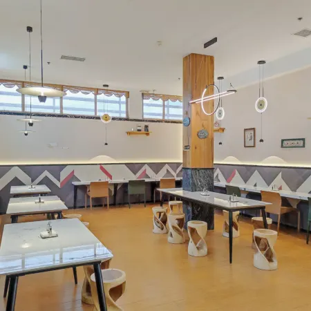 Yuesun Finia Hotel (Dazhou Luofu Plaza Railway Station)