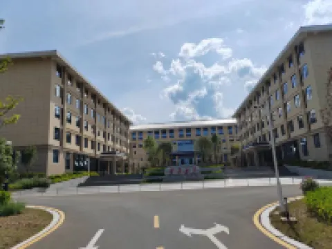 Luoping Oriental Garden Hotel فنادق في لوى بينغ