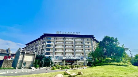 Baoting ShuangDa Luxury Hot Spring Hotel Отели рядом с достопримечательностью «Qixian Square»
