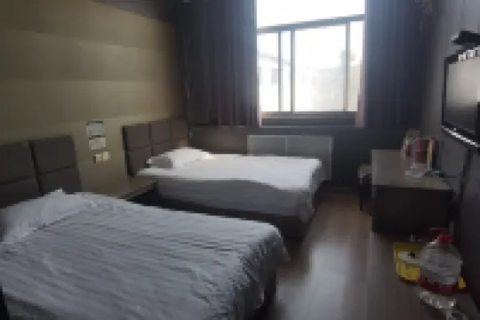 滕州華雅大酒店 鄰近滕州微山湖紅荷濕地的酒店