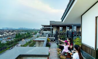Dujiangyan Xianshan Yueju Light Luxury Homestay