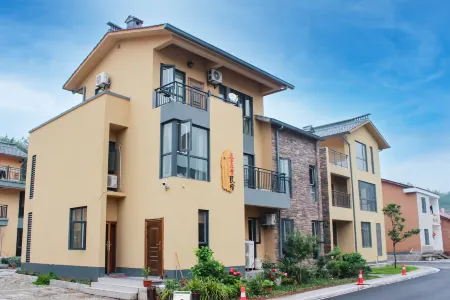 No.52 B&B, Three Gorges Water Town Scenic Area Отели в г. Юаньань