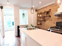 Superb 2 Bed in Plateau 10Min to Mont-Royal Metro Hôtels à : Plateau Mont Royal