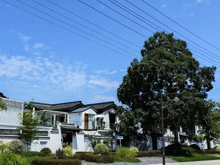 Under the big tree の XiYue Homestay Отели в г. Даи