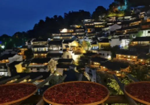 Guling Town First Sees Light Luxury Beauty