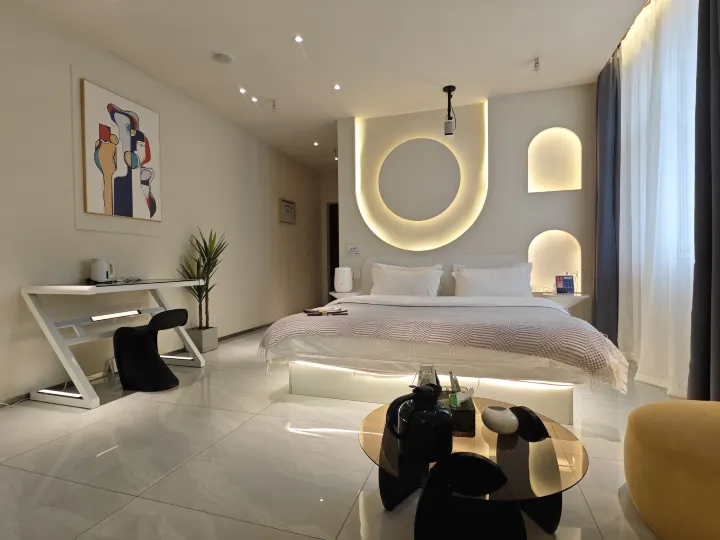 Yiyue Hotel (Lanzhou Gaotie Xikezhan Zhongtianjian Square)