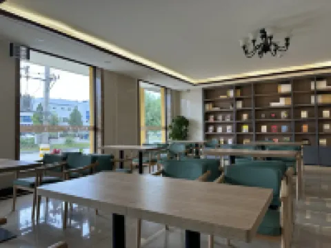 Holiday hotel Hotels in Xinmin