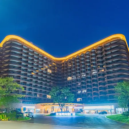 Echarm Hotel (Chengjiang Fuxian Lake Scenic Area Fossil Land Museum)