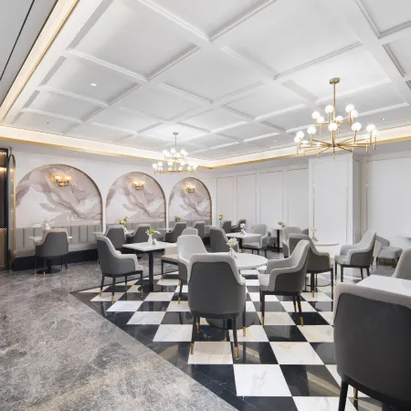 Hizan Deluxe Hotel (Yancheng High-speed Railway Station · Yueda 889 Commercial Plaza Branch)