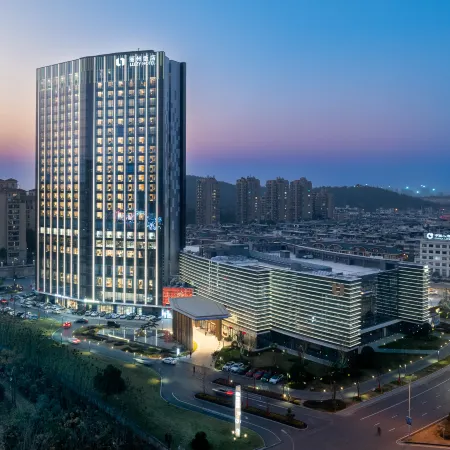LEEZY HOTEL