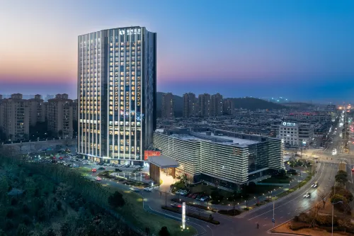 LEEZY HOTEL