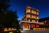 Villa am Qugecang Hotels in Batang