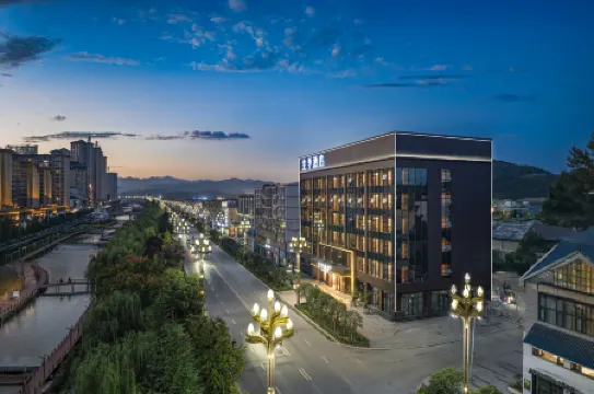 JI Hotel (Longnan Hui County Jinhui Avenue)