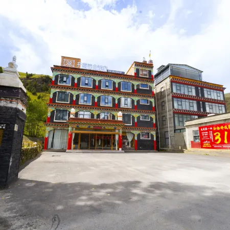 Kaiman Platinum Hotel (Xinduqiao Gongga Snow Mountain Viewpoint Branch)