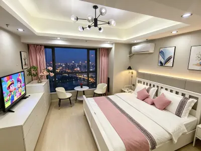 Westin Audio-Visual Homestay (Youth Street Subway Station & Color TV Tower Night Market Branch) โรงแรมใน